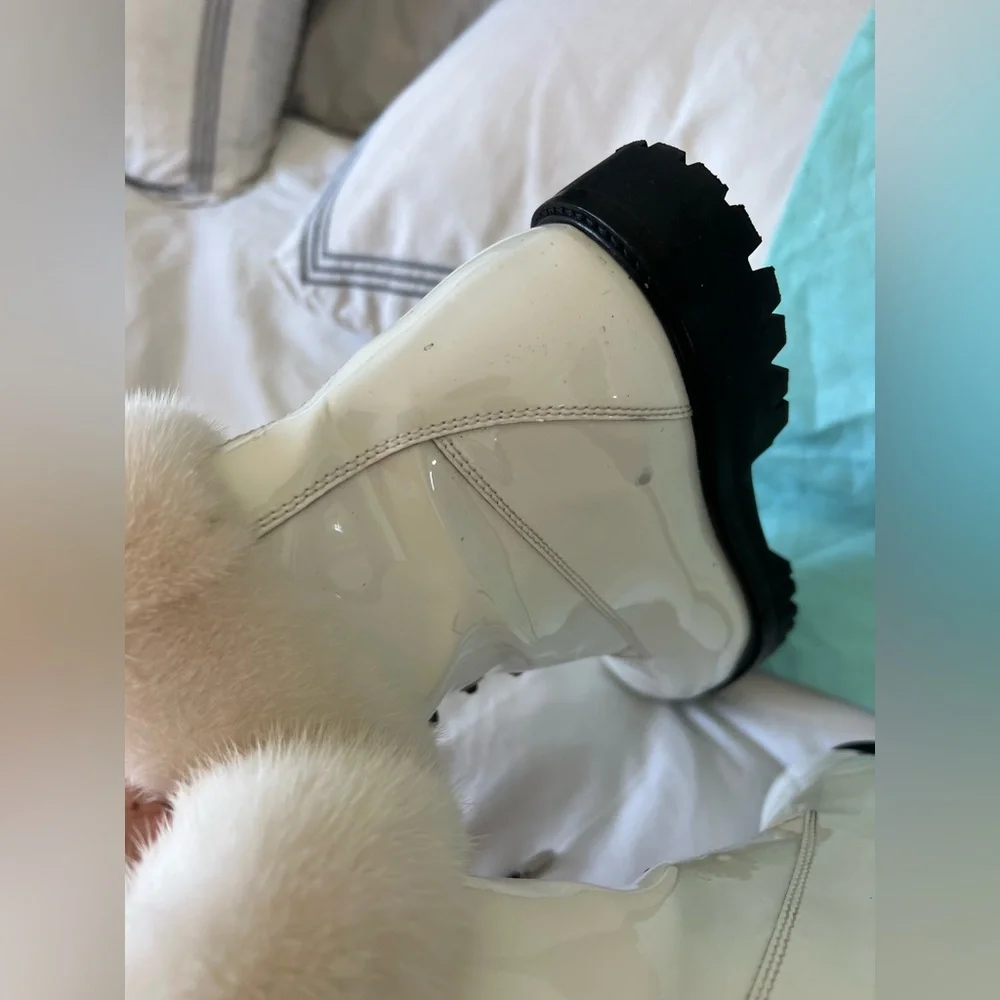 💎 Aquazzura White Patent Faux Fur Winter Size 9 - Picture 6 of 16